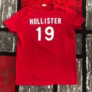 Hollister Men’s Tee Shirt - DRY CLEANED